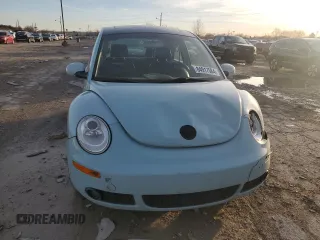 2010 Volkswagen New Beetle Coupe with VIN 3VWRG3AG6AM026730, listed as a Copart auction lot 84917584 with 0 mi miles and Salvage Title. Bid and sale history available at carsss.com. Image 5.