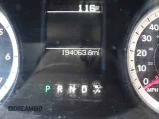 2013 Ram 1500 Express z VIN 1C6RR7FT3DS567540, wystawiony jako IAAI lot #42003705 z przebiegiem 194 063 mil mil oraz . Historia ofert i sprzedaży dostępna na DreamBid. Obrazek 7.