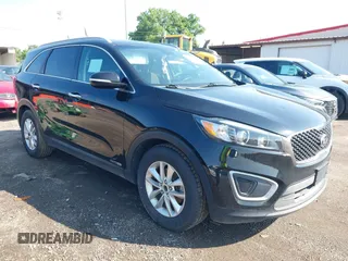 2016 Kia Sorento LX z VIN 5XYPGDA59GG102686, wystawiony jako IAAI lot #42485726 z przebiegiem 165 552 mil mil oraz . Historia ofert i sprzedaży dostępna na DreamBid. Obrazek 1.