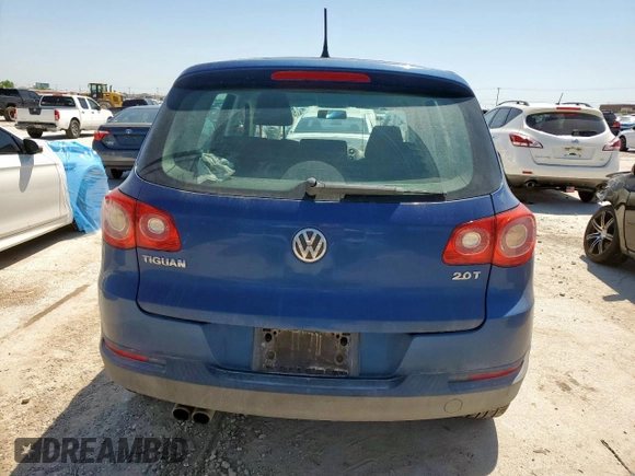 2010 Volkswagen Tiguan Wolfsburg Edition z VIN WVGAV7AXXAW004058, wystawiony jako Copart lot #50976575 z przebiegiem 83 620 mil mil oraz Szkoda całkowita • Salvage title. Historia ofert i sprzedaży dostępna na DreamBid. Obrazek 6.
