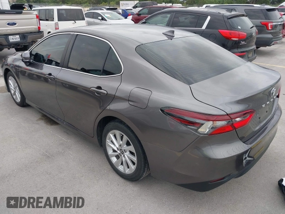 2023 Toyota Camry LE z VIN 4T1R11AK1PU169839, wystawiony jako IAAI lot #42140135 z przebiegiem 10 808 mil mil oraz . Historia ofert i sprzedaży dostępna na DreamBid. Obrazek 3.