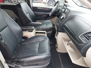 2014 Chrysler Town & Country Touring with VIN 2C4RC1BG7ER208324, listed as a IAAI auction lot 42102263 with 223,953 mi miles. Bid and sale history available at carsss.com. Image 5.