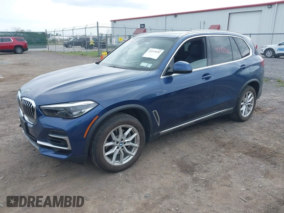 2022 BMW X5 xDrive40i z VIN 5UXCR6C08N9J99866, wystawiony jako IAAI lot #42215532 z przebiegiem 53 484 mil mil oraz . Historia ofert i sprzedaży dostępna na DreamBid. Obrazek 2.