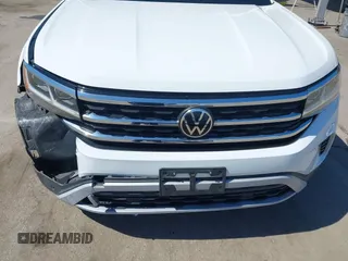 2020 Volkswagen Atlas with VIN 1V2YC2CA4LC205011, listed as a IAAI auction lot 42233807 with 39,084 mi miles and . Bid and sale history available at DreamBid. Image 17.