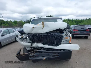 2018 Nissan NV Cargo S z VIN 1N6BF0KM1JN810438, wystawiony jako IAAI lot #42380139 z przebiegiem Nie podano mil oraz . Historia ofert i sprzedaży dostępna na DreamBid. Obrazek 11.