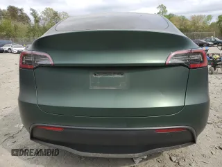 2024 Tesla Model Y Long Range z VIN 7SAYGAEEXRF987104, wystawiony jako Copart lot #54056015 z przebiegiem 24 027 mil mil oraz Szkoda całkowita • Salvage title. Historia ofert i sprzedaży dostępna na DreamBid. Obrazek 6.
