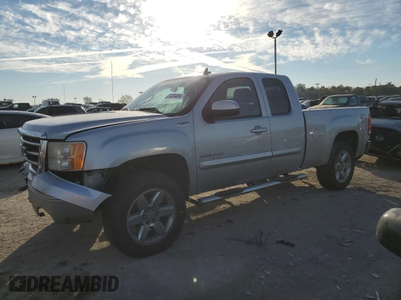 2013 GMC Sierra 1500 SLT z VIN 1GTR2WE71DZ128243, wystawiony jako Copart lot #77324384 z przebiegiem 214 962 mil mil oraz Nie do naprawy • Non repairable. Historia ofert i sprzedaży dostępna na DreamBid. Obrazek 1.