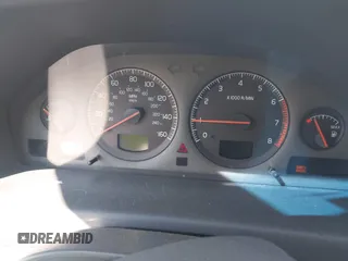 2002 Volvo V70 z VIN YV1SZ58D221072232, wystawiony jako IAAI lot #42489897 z przebiegiem Nie podano mil oraz . Historia ofert i sprzedaży dostępna na DreamBid. Obrazek 7.