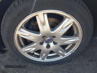 2003 Volvo S60 with VIN YV1RH59H632284355, listed as a IAAI auction lot 42033874 with 179,000 mi miles. Bid and sale history available at carsss.com. Image 12.