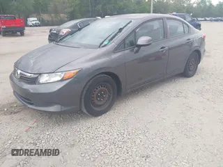 2012 Honda Civic LX z VIN 2HGFB2F58CH590369, wystawiony jako IAAI lot #42402397 z przebiegiem 202 116 mil mil oraz . Historia ofert i sprzedaży dostępna na DreamBid. Obrazek 2.