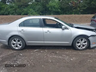 2012 Ford Fusion SE z VIN 3FAHP0HA3CR421636, wystawiony jako IAAI lot #42454385 z przebiegiem 138 282 mil mil oraz . Historia ofert i sprzedaży dostępna na DreamBid. Obrazek 13.