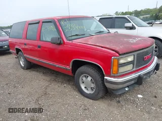 1992 GMC Suburban z VIN 1GKEC16K9NJ722021, wystawiony jako IAAI lot #42255371 z przebiegiem 180 966 mil mil oraz . Historia ofert i sprzedaży dostępna na DreamBid. Obrazek 1.