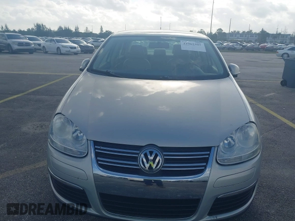 2010 Volkswagen Jetta Limited Edition with VIN 3VWAX7AJXAM165193, listed as a IAAI auction lot 41962307 with 62,574 mi miles and . Bid and sale history available at DreamBid. Image 6.