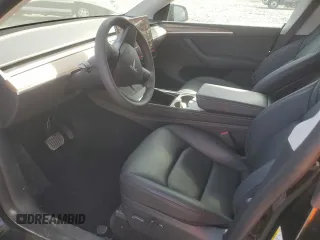 2024 Tesla Model Y Long Range z VIN 7SAYGDEE1RF985095, wystawiony jako Copart lot #55155635 z przebiegiem 17 007 mil mil oraz Szkody całkowita. Historia ofert i sprzedaży dostępna na DreamBid. Obrazek 7.