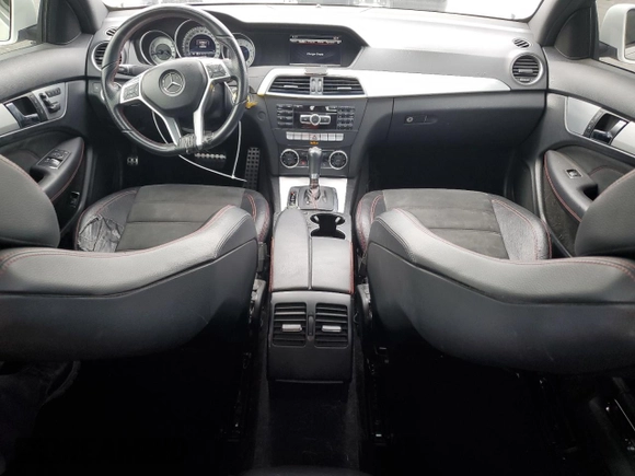 2013 Mercedes-Benz C 350 с VIN WDDGJ5HB6DG052606, выставлен на аукционе Copart как лот 56541495 с пробегом 108 501 миль миль и Списание • Salvage title. История ставок и продаж доступна на DreamBid. Изображение 8.