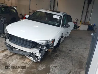 2019 Audi e-tron Premium Plus с VIN WA1LAAGE4KB023803, выставлен на аукционе IAAI как лот 42184693 с пробегом 30 746 миль миль и . История ставок и продаж доступна на DreamBid. Изображение 17.