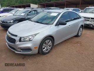 2015 Chevrolet Cruze LS z VIN 1G1PA5SH5F7122535, wystawiony jako IAAI lot #42437391 z przebiegiem 167 747 mil mil oraz . Historia ofert i sprzedaży dostępna na DreamBid. Obrazek 2.