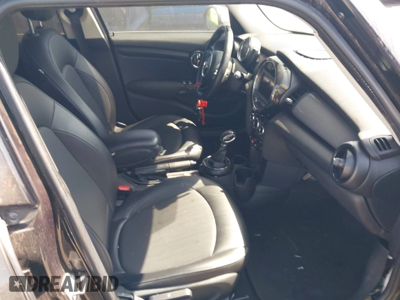 2015 MINI Hardtop 4 Door z VIN WMWXS5C55FT830653, wystawiony jako IAAI lot #42721174 z przebiegiem 126 298 mil mil oraz . Historia ofert i sprzedaży dostępna na DreamBid. Obrazek 5.