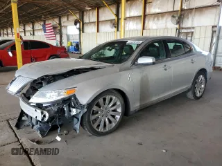 2010 Lincoln MKS z VIN 1LNHL9DRXAG615733, wystawiony jako Copart lot #54055105 z przebiegiem 234 932 mil mil oraz Szkoda całkowita • Salvage title. Historia ofert i sprzedaży dostępna na DreamBid. Obrazek 1.