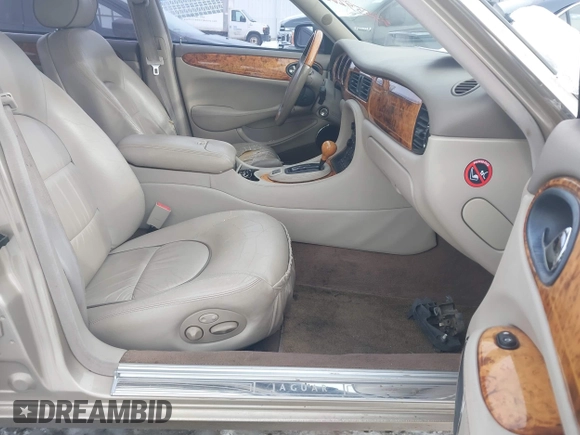 2000 Jaguar XJ Vanden Plas with VIN SAJDA24C7YLF13906, listed as a IAAI auction lot 41559262 with 122,586 mi miles and . Bid and sale history available at DreamBid. Image 5.