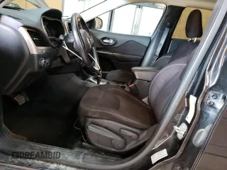 2015 Jeep Cherokee Latitude with VIN 1C4PJLCB8FW622135, listed as a Copart auction lot 53962195 with 119,793 mi miles and Clean Title. Bid and sale history available at carsss.com. Image 7.