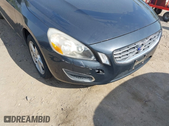 2012 Volvo S60 T5 z VIN YV1622FSXC2057110, wystawiony jako IAAI lot #42122468 z przebiegiem 263 931 mil mil oraz . Historia ofert i sprzedaży dostępna na DreamBid. Obrazek 6.