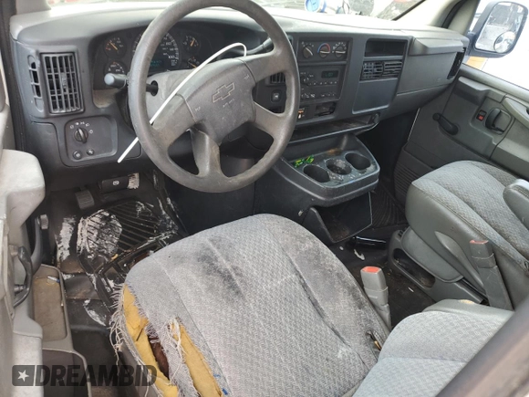 2004 Chevrolet Express Cargo with VIN 1GCGG25U841188896, listed as a Copart auction lot 59914195 with 331,537 mi miles and Salvage title. Bid and sale history available at DreamBid. Image 8.