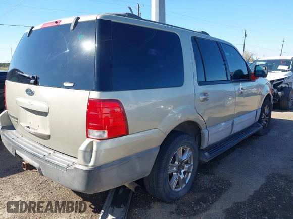 2004 Ford Expedition Special Service with VIN 1FMRU15W64LA16279, listed as a IAAI auction lot 41613381 with 1 mi miles. Bid and sale history available at carsss.com. Image 4.