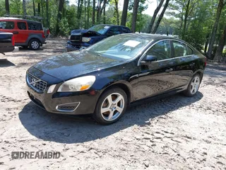 2013 Volvo S60 T5 Premier z VIN YV1612FS8D2206831, wystawiony jako IAAI lot #42409968 z przebiegiem 131 992 mil mil oraz . Historia ofert i sprzedaży dostępna na DreamBid. Obrazek 2.