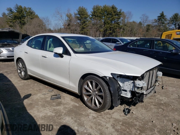 2021 Volvo S60 Momentum with VIN 7JRA22TK8MG096949, listed as a Copart auction lot 44268224 with 17,950 mi miles. Bid and sale history available at carsss.com. Image 4.