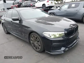 2019 BMW 5 Series 540i z VIN WBAJE5C56KG919292, wystawiony jako IAAI lot #42346538 z przebiegiem 76 104 mil mil oraz . Historia ofert i sprzedaży dostępna na DreamBid. Obrazek 1.