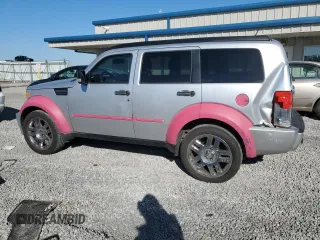 2010 Dodge Nitro SXT z VIN 1D4PT5GKXAW108802, wystawiony jako Copart lot #80215434 z przebiegiem 225 908 mil mil oraz Szkody całkowita. Historia ofert i sprzedaży dostępna na DreamBid. Obrazek 2.