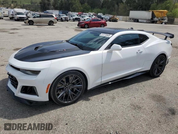 2023 Chevrolet Camaro ZL1 z VIN 1G1FK1R60P0105089, wystawiony jako Copart lot #51272845 z przebiegiem 22 478 mil mil oraz Szkody całkowita. Historia ofert i sprzedaży dostępna na DreamBid. Obrazek 1.