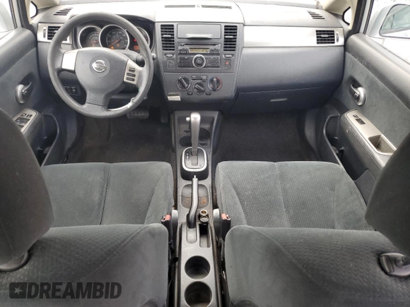 2010 Nissan Versa S z VIN 3N1BC1AP9AL420459, wystawiony jako Copart lot #56132335 z przebiegiem 174 094 mil mil oraz Szkoda całkowita • Salvage title. Historia ofert i sprzedaży dostępna na DreamBid. Obrazek 8.