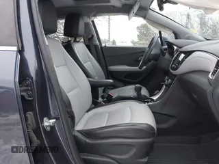 2018 Chevrolet Trax Premier with VIN 3GNCJRSB2JL267942, listed as a IAAI auction lot 41190953 with 39,918 mi miles. Bid and sale history available at carsss.com. Image 5.