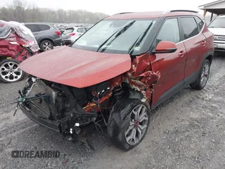 2021 Kia Seltos S z VIN KNDEUCA27M7141978, wystawiony jako IAAI lot #41971097 z przebiegiem 68 392 mil mil oraz . Historia ofert i sprzedaży dostępna na DreamBid. Obrazek 6.