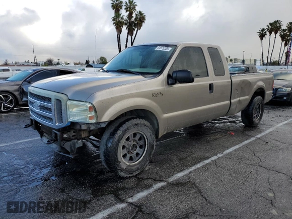 2005 Ford Super Duty F-250 XL with VIN 1FTSX205X5EA72216, listed as a Copart auction lot 44575325 with 217,271 mi miles and Salvage Title. Bid and sale history available at carsss.com. Image 1.