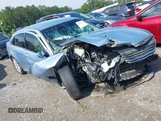 2014 Chrysler 200 Touring с VIN 1C3CCBBBXEN195408, выставлен на аукционе IAAI как лот 42482141 с пробегом 155 457 миль миль и . История ставок и продаж доступна на DreamBid. Изображение 1.