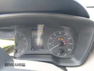 2024 Toyota Corolla Cross L z VIN 7MUAAAAG3RV093387, wystawiony jako IAAI lot #42406766 z przebiegiem 13 598 mil mil oraz . Historia ofert i sprzedaży dostępna na DreamBid. Obrazek 7.