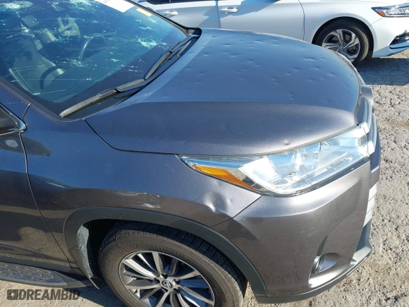 2019 Toyota Highlander SE with VIN 5TDJZRFH7KS950268, listed as a IAAI auction lot 40516162 with 37,868 mi miles. Bid and sale history available at carsss.com. Image 6.