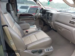 2004 Ford Excursion Eddie Bauer z VIN 1FMSU45P44EA89487, wystawiony jako IAAI lot #42318848 z przebiegiem 210 631 mil mil oraz . Historia ofert i sprzedaży dostępna na DreamBid. Obrazek 5.