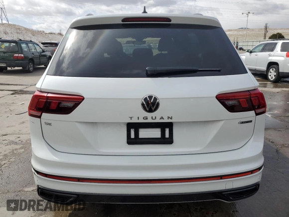 2023 Volkswagen Tiguan SE R-Line Black z VIN 3VV8B7AX8PM091870, wystawiony jako Copart lot #49150015 z przebiegiem 21 440 mil mil oraz Szkoda całkowita • Salvage title. Historia ofert i sprzedaży dostępna na DreamBid. Obrazek 6.