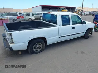 2000 GMC New Sierra 1500 SLE with VIN 1GTEC19V8YZ280016, listed as a IAAI auction lot 42190413 with Not Provided miles. Bid and sale history available at carsss.com. Image 4.