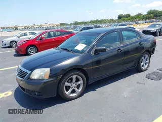 2009 Mitsubishi Galant ES z VIN 4A3AB36F79E004636, wystawiony jako IAAI lot #42290017 z przebiegiem 183 597 mil mil oraz . Historia ofert i sprzedaży dostępna na DreamBid. Obrazek 2.