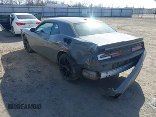 2017 Dodge Challenger SXT z VIN 2C3CDZAG6HH519129, wystawiony jako IAAI lot #41771993 z przebiegiem 56 676 mil mil oraz . Historia ofert i sprzedaży dostępna na DreamBid. Obrazek 3.
