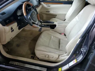 2013 Lexus ES 300h z VIN JTHBW1GG9D2033782, wystawiony jako Copart lot #60403455 z przebiegiem 265 567 mil mil oraz Szkoda całkowita • Salvage title. Historia ofert i sprzedaży dostępna na DreamBid. Obrazek 7.