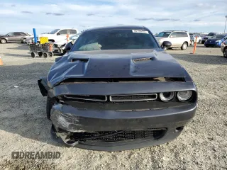 2019 Dodge Challenger SXT z VIN 2C3CDZAG8KH509337, wystawiony jako Copart lot #46736435 z przebiegiem 71 991 mil mil oraz Szkoda całkowita • Salvage title. Historia ofert i sprzedaży dostępna na DreamBid. Obrazek 5.