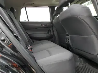 2022 Toyota Corolla Cross LE z VIN 7MUBAABG2NV007483, wystawiony jako Copart lot #55647665 z przebiegiem 43 699 mil mil oraz Szkody całkowita. Historia ofert i sprzedaży dostępna na DreamBid. Obrazek 11.