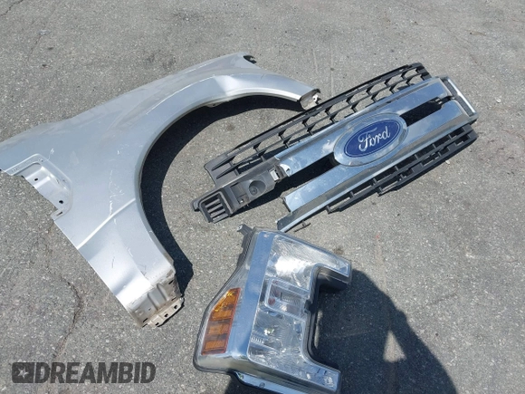 2019 Ford F-250 XL with VIN 1FT7W2BT9KEE35217, listed as a IAAI auction lot 42309355 with 196,739 mi miles and . Bid and sale history available at DreamBid. Image 12.