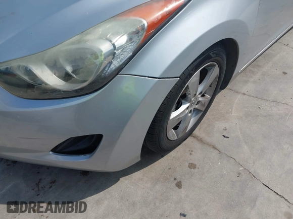 2013 Hyundai Elantra GLS z VIN 5NPDH4AEXDH232965, wystawiony jako IAAI lot #42367984 z przebiegiem 158 126 mil mil oraz . Historia ofert i sprzedaży dostępna na DreamBid. Obrazek 6.